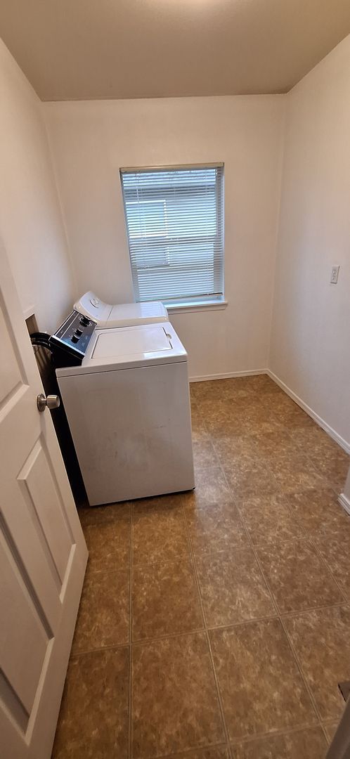 Building Photo - 196 - 3427/3429 SE 3rd