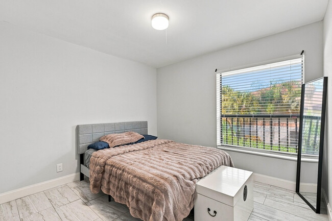Building Photo - 2581 Carambola Cir N