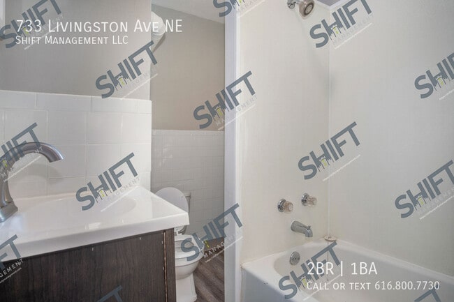 Building Photo - 733 Livingston Ave NE