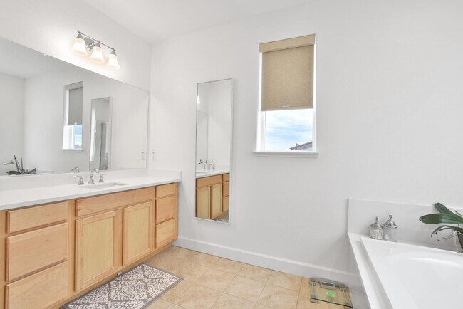 Building Photo - 2887 Penrose Ln