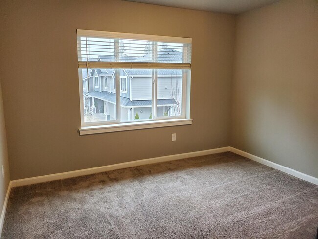 Building Photo - 6909 Delaney Ln NE