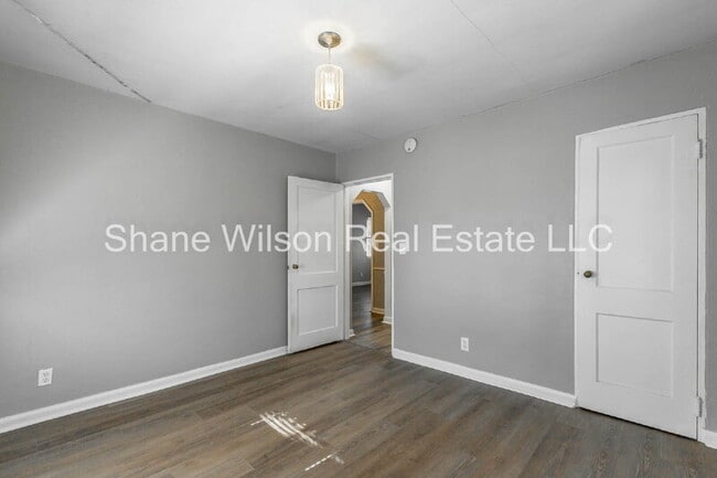 Building Photo - 2904 5th Ave