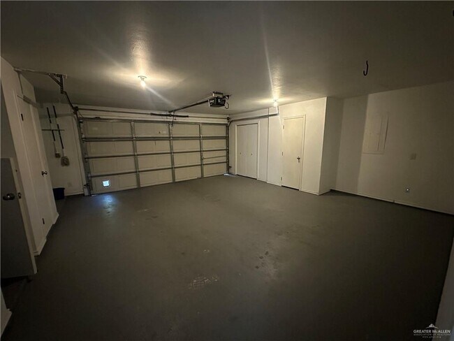 Building Photo - 22 1st Ln Ct