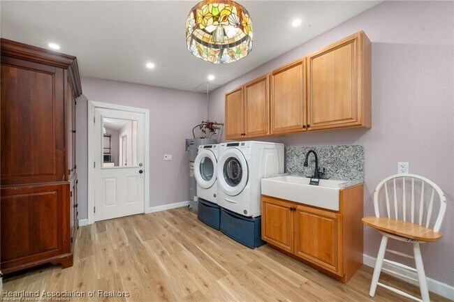 Building Photo - 1110 Hotiyee Ave