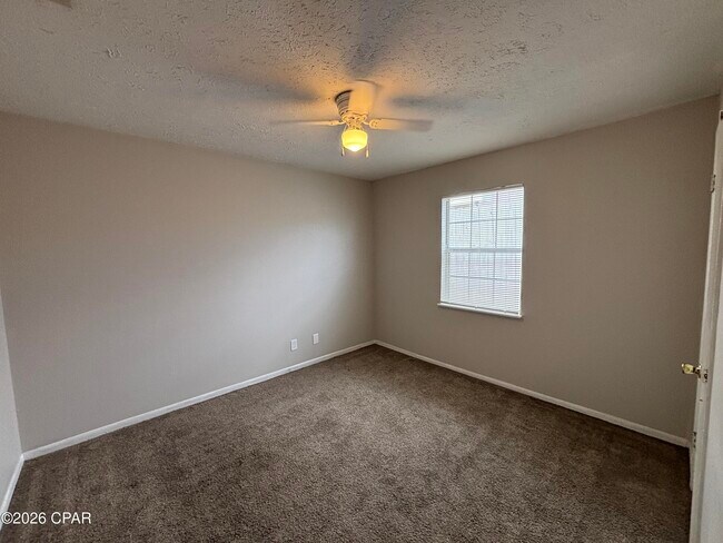 Building Photo - 2701 E 8th Ct