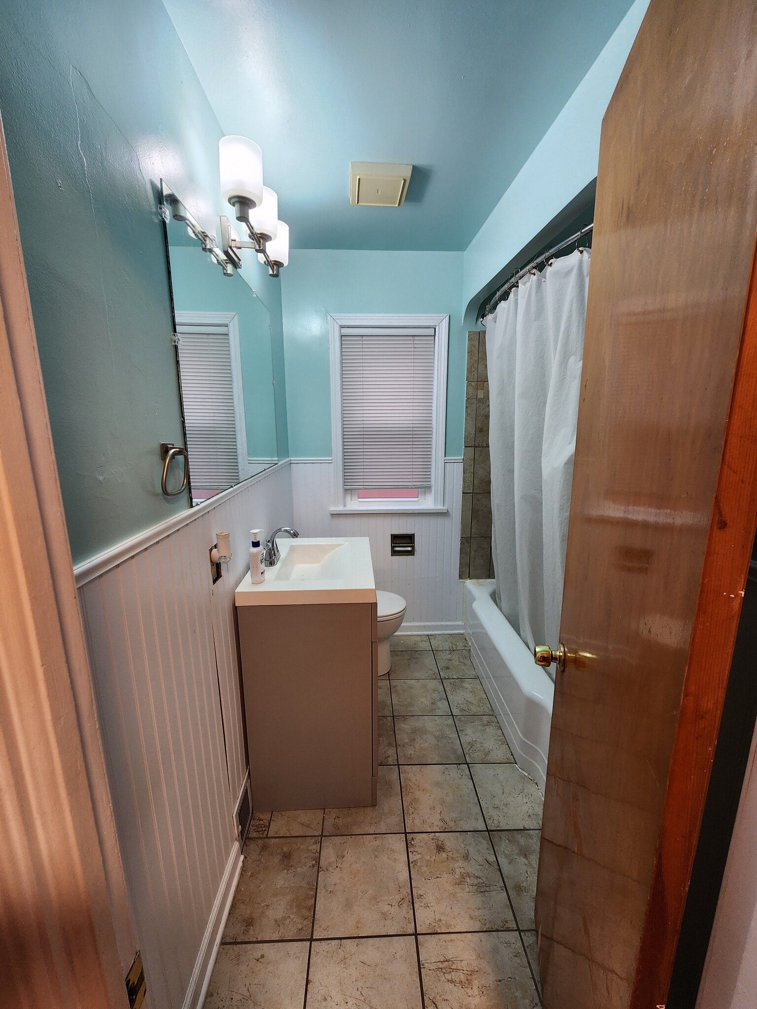 Building Photo - 7615 Ivandale Dr