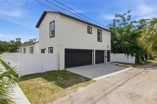 Building Photo - 1 31st St S