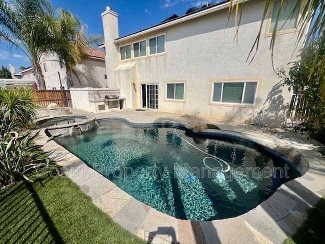 Building Photo - 33309 Morning View Dr