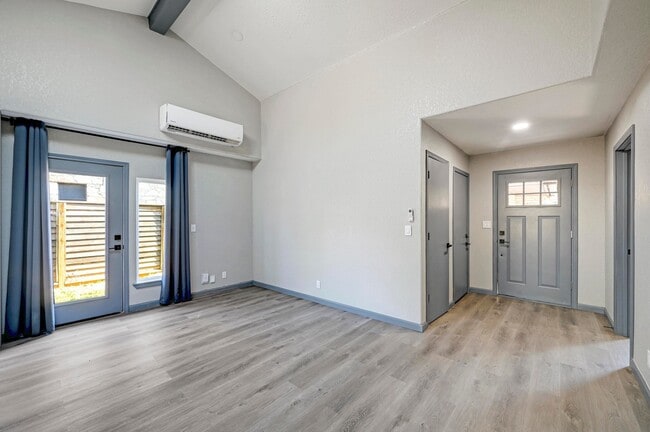 Building Photo - 2107 Darwin Dr