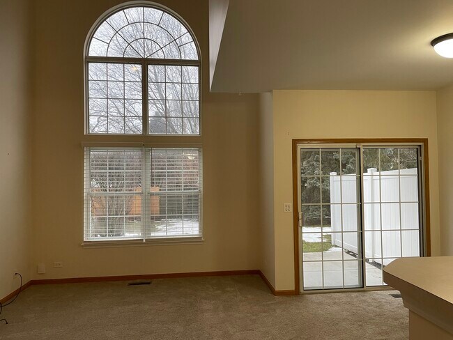 Building Photo - 113 N Barton Trail