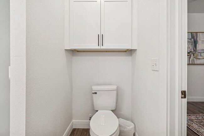 Building Photo - 2011 Villa Sites Dr