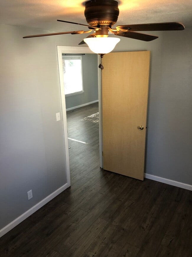 Building Photo - Clean & cozy 2 bedroom 1 bath Rancher comi...
