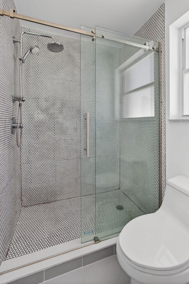 Building Photo - 2114 Chagall Cir