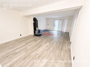 Building Photo - 221 Brook Hollow