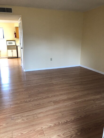 Building Photo - 250 Elm St