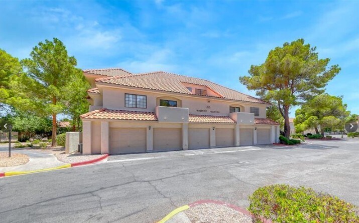 Building Photo - 2605 S Durango Dr