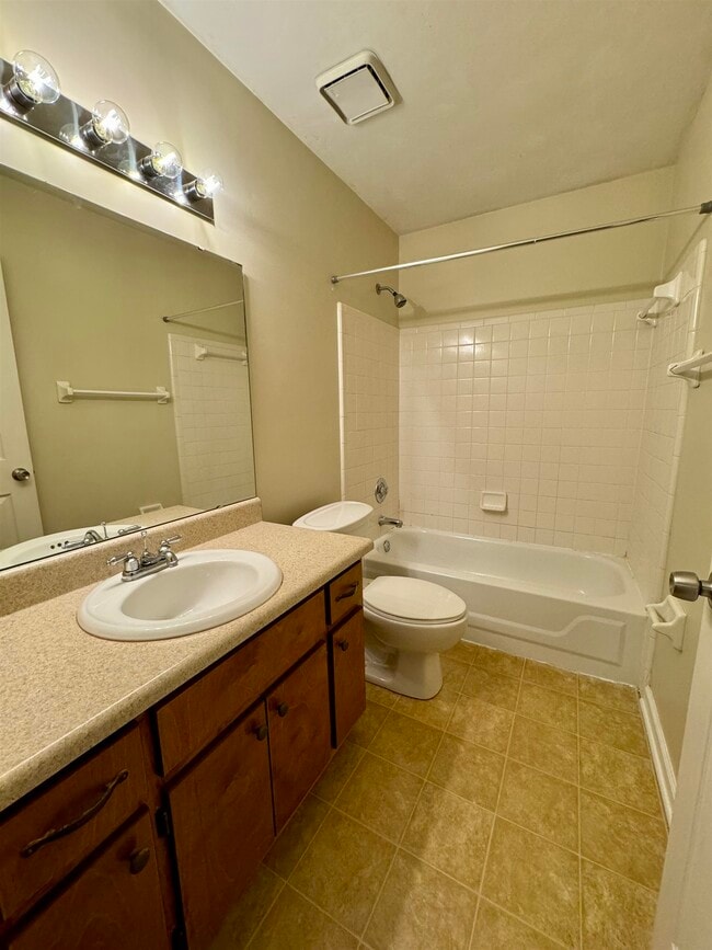 Building Photo - 2910 Richview Park Cir N