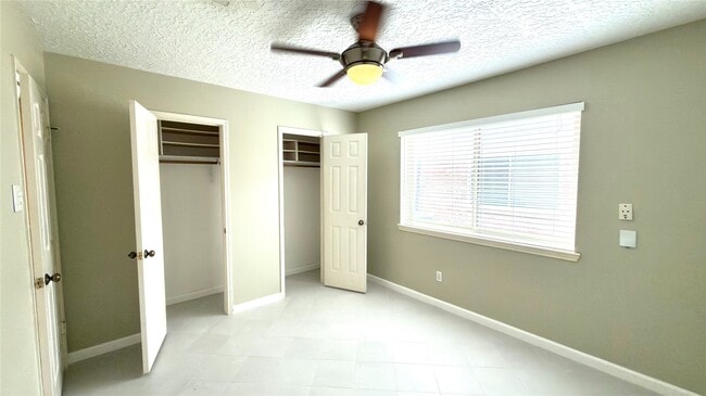 Building Photo - 14834 Charlmont Dr