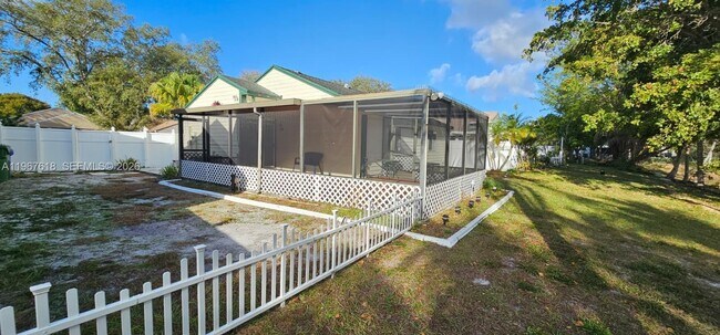 Building Photo - 1251 SW 84th Terrace