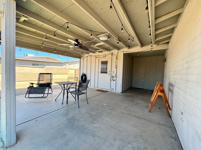Building Photo - REMODELED 4 BEDROOM HOME WITH HUGE YARD, C...