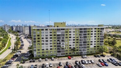 Building Photo - 4400 Hillcrest Dr