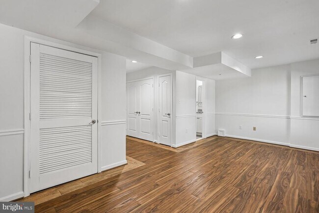 Building Photo - 417 Winding Rose Dr