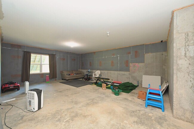 Building Photo - **EXECUTIVE HOME IN WILLIAMSON COUNTY WITH RARE WALK-OUT BASEMENT AND TONS OF STORAGE**