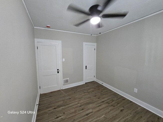 Building Photo - Beautifully Renovated 3-Bedroom Home – We ...