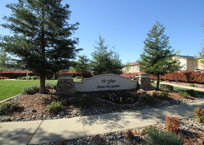 Building Photo - Shasta View Gardens - 3bd/2.5 ba + Office!