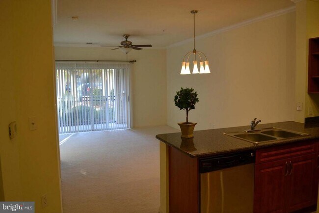 Building Photo - 12937 Centre Park Cir