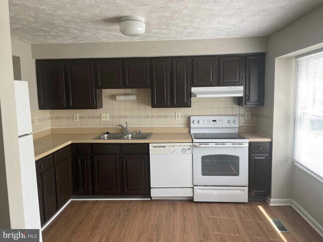 Building Photo - 4216 Dunwood Terrace