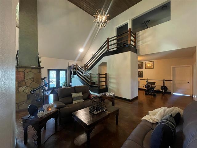 Building Photo - 840 Meadow Ln