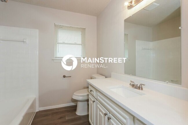 Building Photo - 3 Bedroom Pet-Friendly Home in Irving, TX with Main Street Renewal
