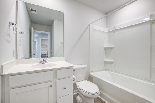 Building Photo - Stunning 5 Bedroom Cypress Preserve