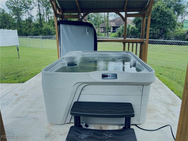 Building Photo - 940 Belmont St E