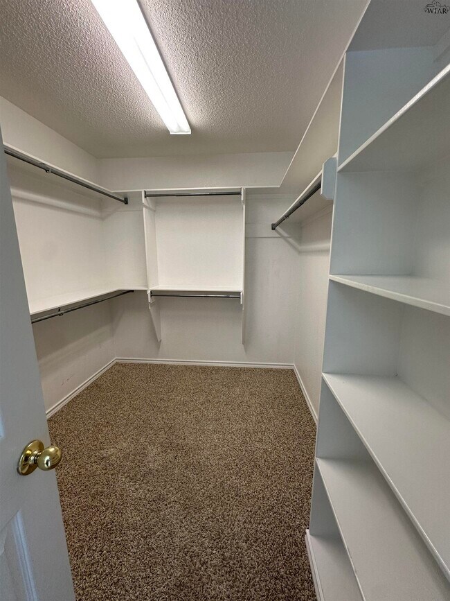 Building Photo - 3028 Whitehall Ln