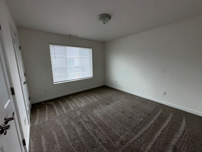 Building Photo - Beautifully Done Townhome in Phoenix Avail...