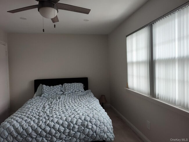 Building Photo - 458 Mariners Way