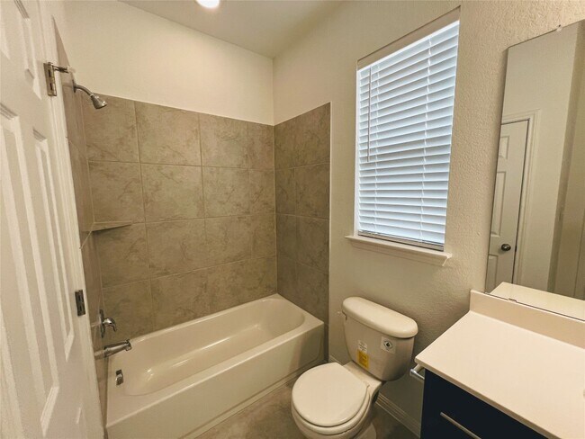 Building Photo - 3201 College Park Dr
