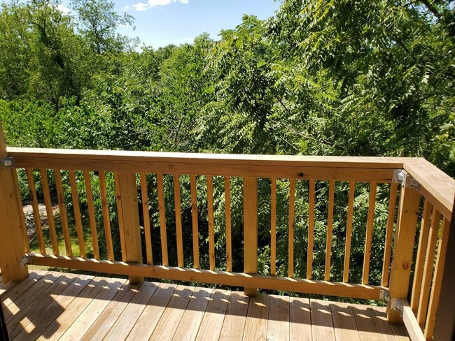 Building Photo - Smithton Condo near Broadway/Hwy 63, new paint and carpet, w/d included, top level