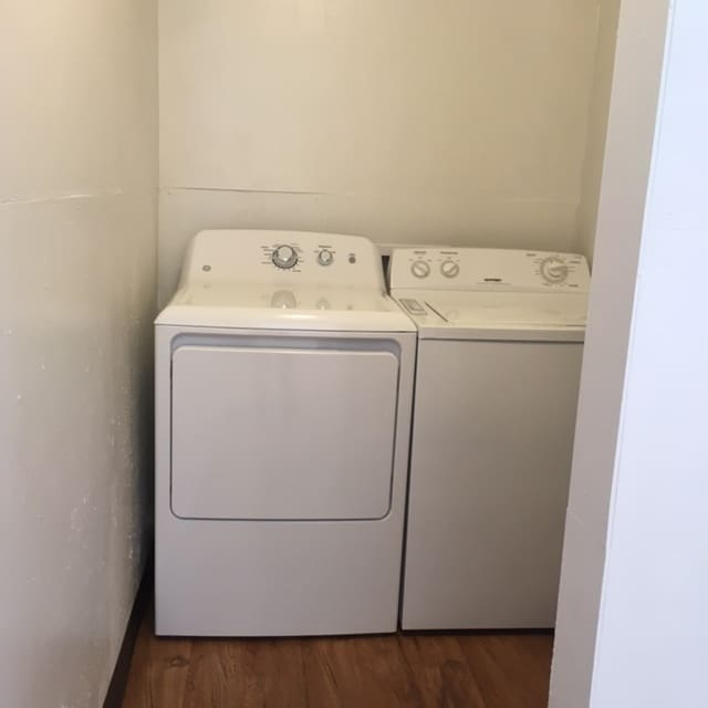 Building Photo - 507 W 1st St