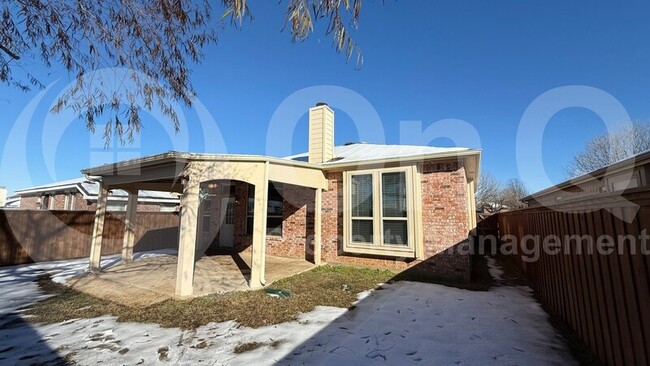 Building Photo - 501 Port Arthur Dr