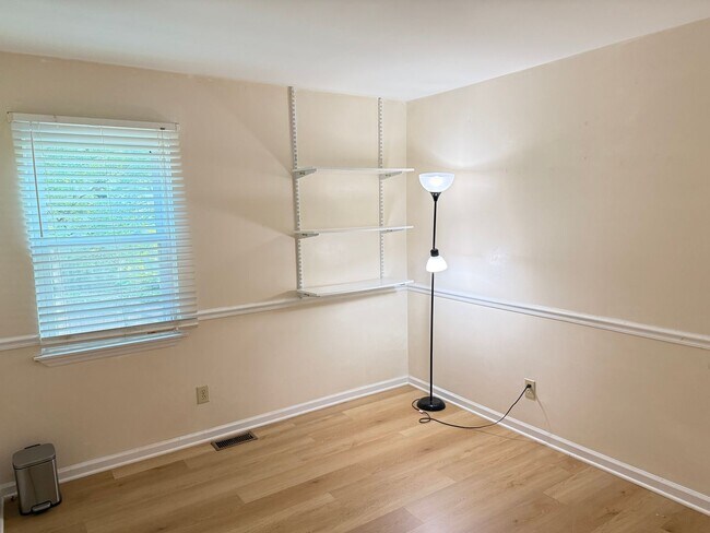 Building Photo - Spacious 3BR Home with Fenced Yard & Outdoor Living in Prime Location!