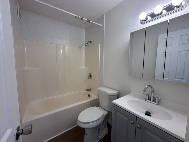 Building Photo - 67-69 Maple Ave