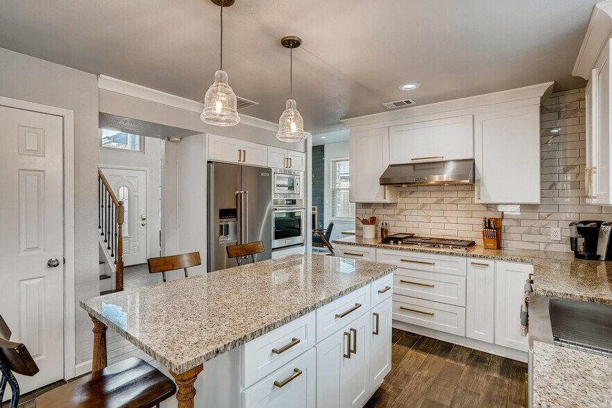 Building Photo - 2201 Rosemary Ln