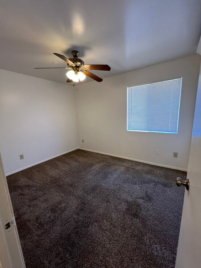 Building Photo - 3028 N Corrine Dr