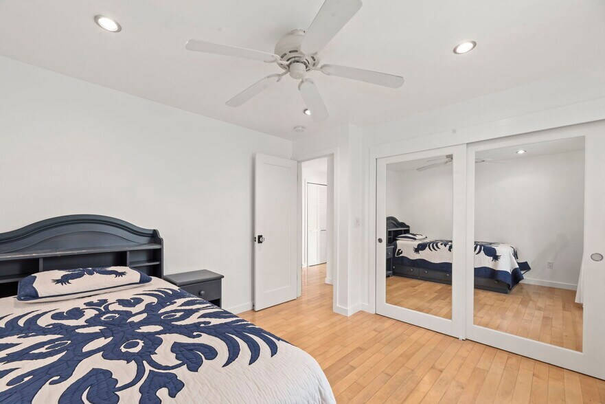 Building Photo - 662 Rosecrans Ave