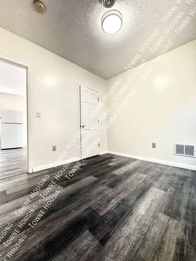 Building Photo - 374 Olmstead Ave