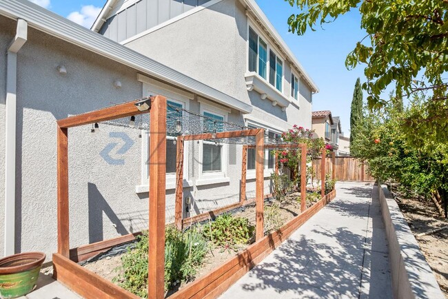 Building Photo - Unit