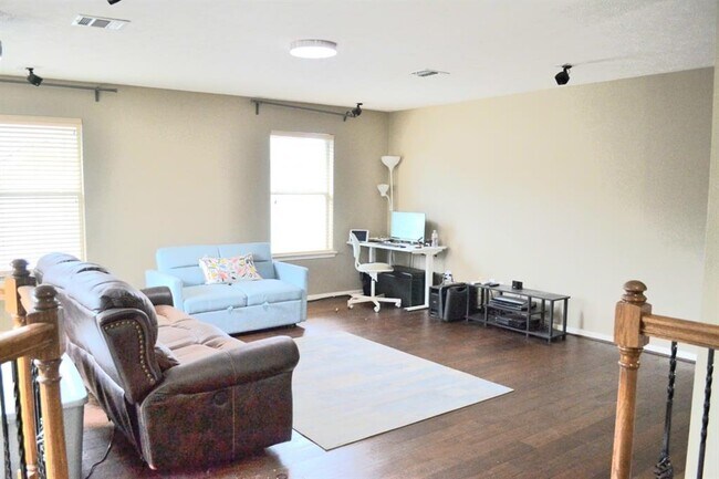 Building Photo - 4815 Schiller Park Ln